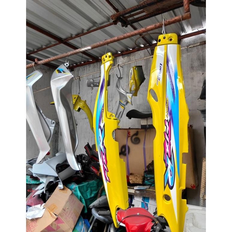 body set fizr bahan original bisa request warnadanstrip