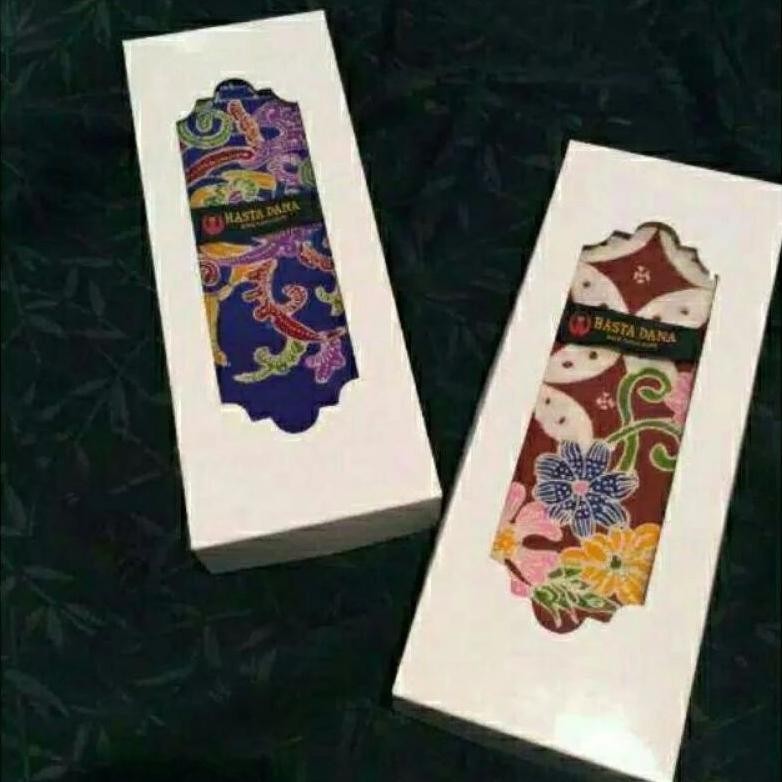 

Aman Box Hadiah Mewah | Box Exclusive Kebaya,Kain,Kamen Dan Selendang