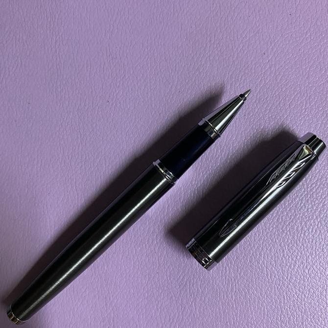 

Pulpen Parker IM New Dark Expresso CT Roller Ball ( Klip Silver ) Kualitas Original