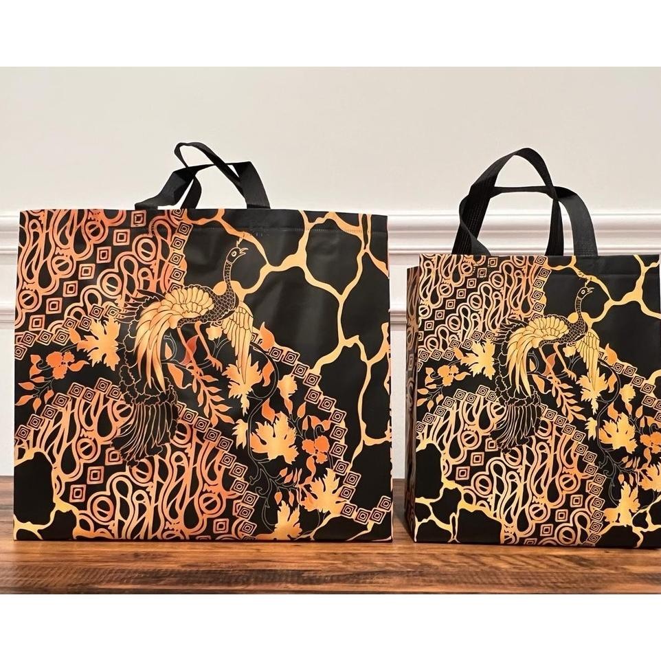 

Lusinan Tas Goodiebag Laminasi Batik Nusantara Tas Spunbond Hampers Souvenir Standing Box