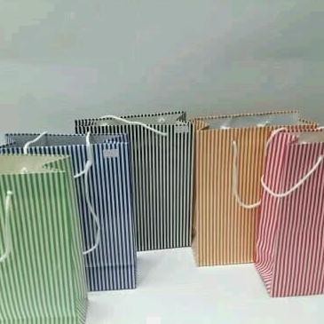 

ready paper bag buku salur /isi 12pcs /terlaris dan murah