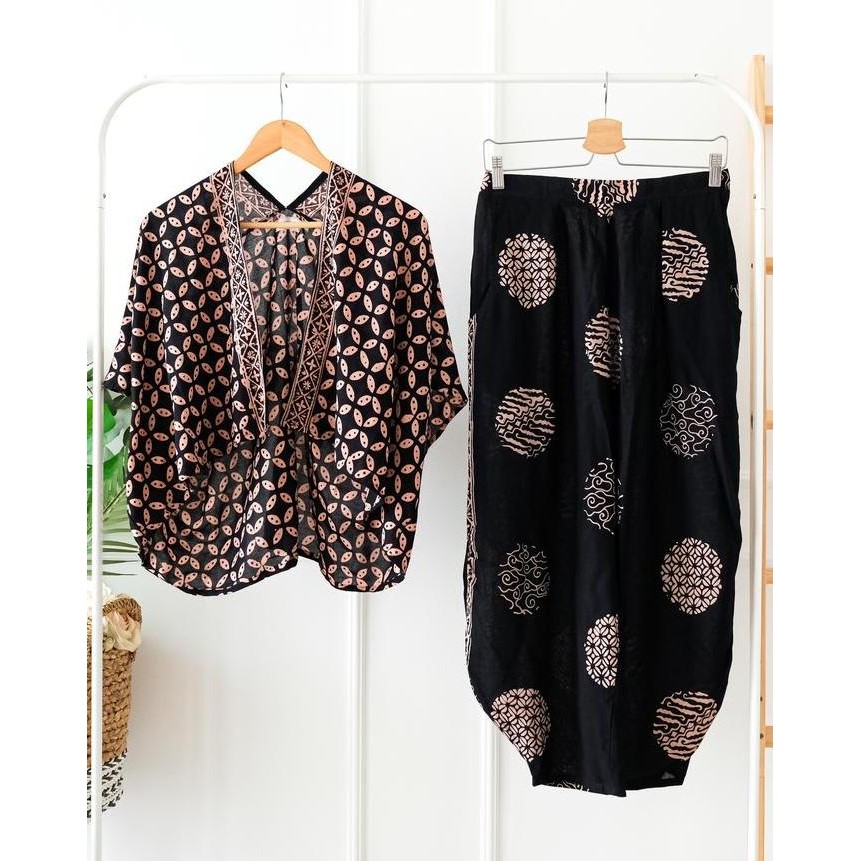 Tersedia ONE SET BATIK WANITA MODERN CROP OUTER HITAM KAWUNG SET SETELAN CELANA PANJANG BATIK SET BA