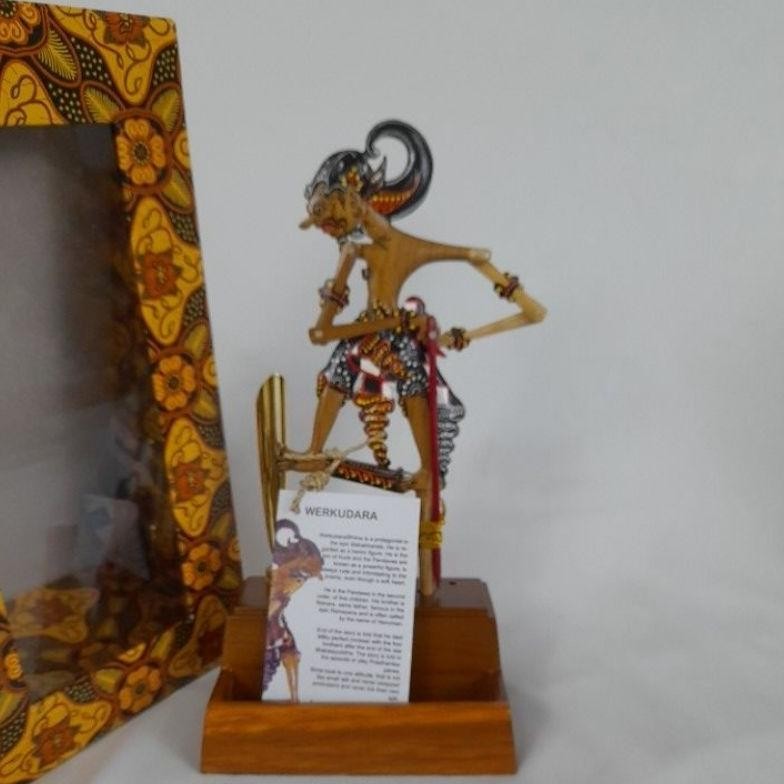 

Souvenir Alat Tulis Tempat Pulpen Kartu Nama Kayu Jati Werkudara 23 x 11 x 7.5 cm