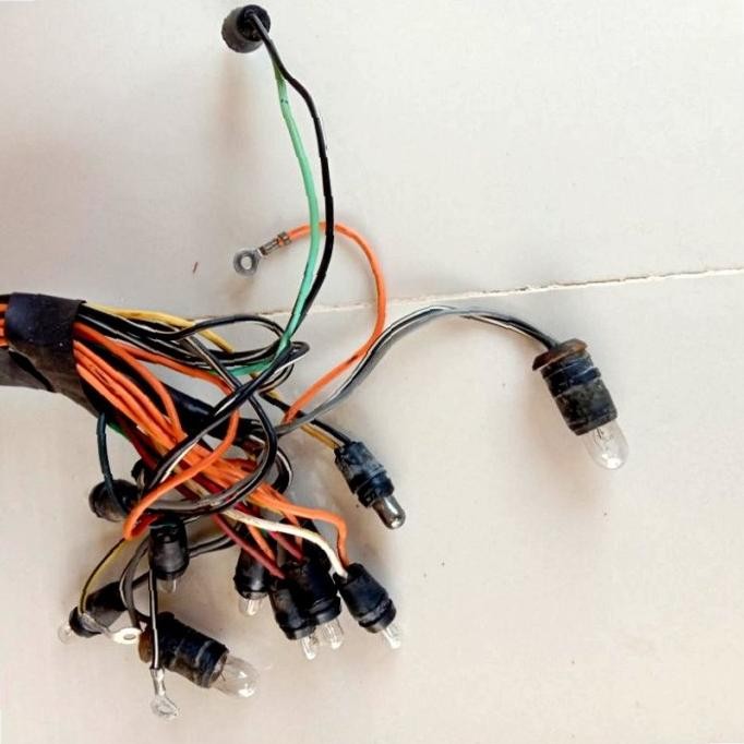 Sparepart dan Aksesoris kendaraan  Fitting Lampu Kabel Lampu Speedometer Suzuki Thunder 125. Origina