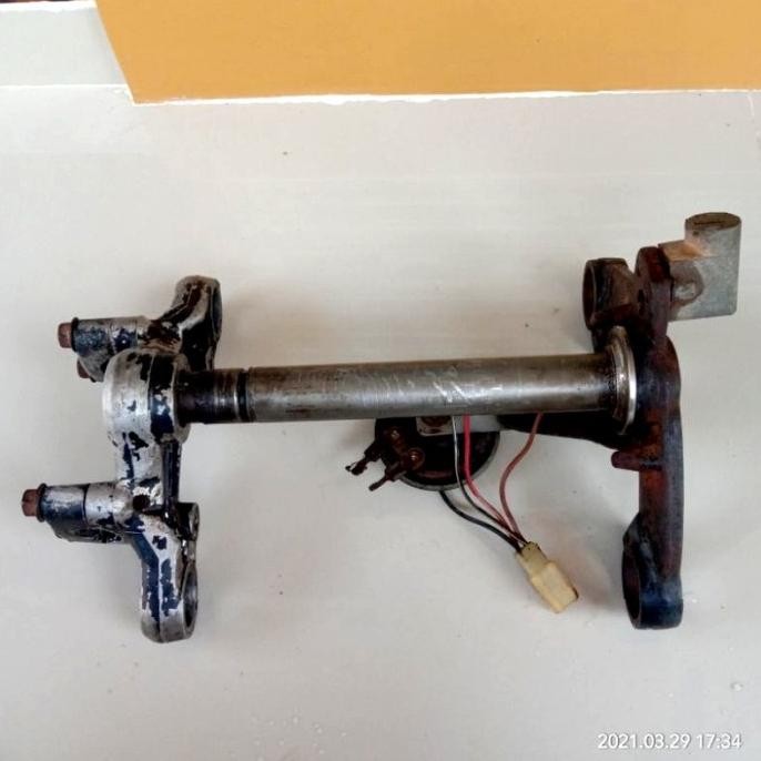 Sparepart dan Aksesoris kendaraan  Segitiga Atas Bawah plus Klakson Yamaha L2Super L2 super. Origina