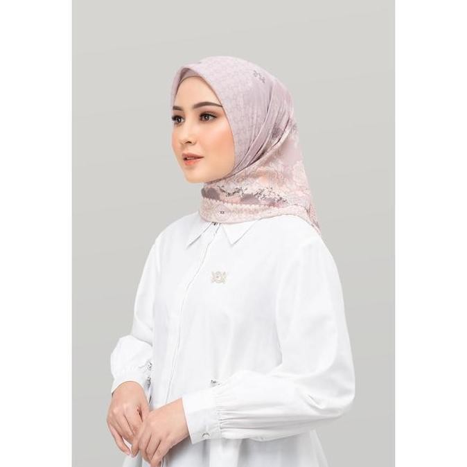 Wearing Klamby - Alhambra Scarf