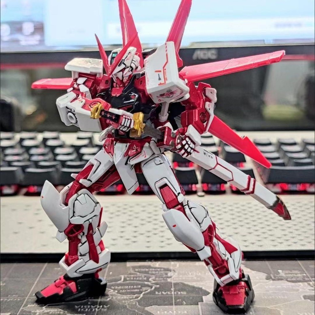 Gundam Model MG Random Delivery of Strong Assault Free Light Wing Figurine