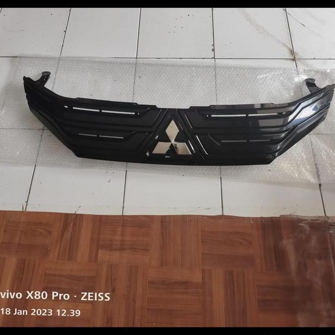 Grill mitsubishi Xpander hitam Original