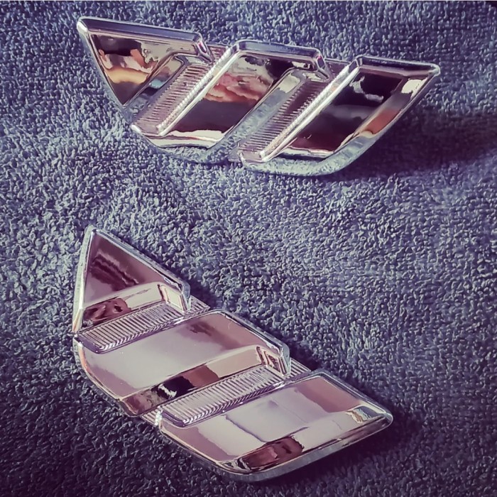 Emblem Logo Kap Mesin Toyota Wish (finish cat)