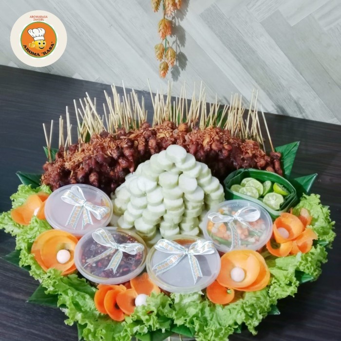 

Tumpeng sate /Sate Tampah / Sate 10 porsi