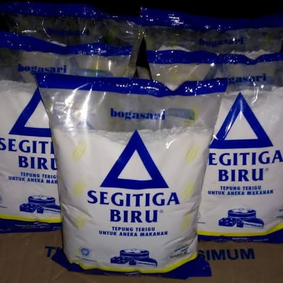 

terigu segitia kemasan 1kg 1 dus isi 12