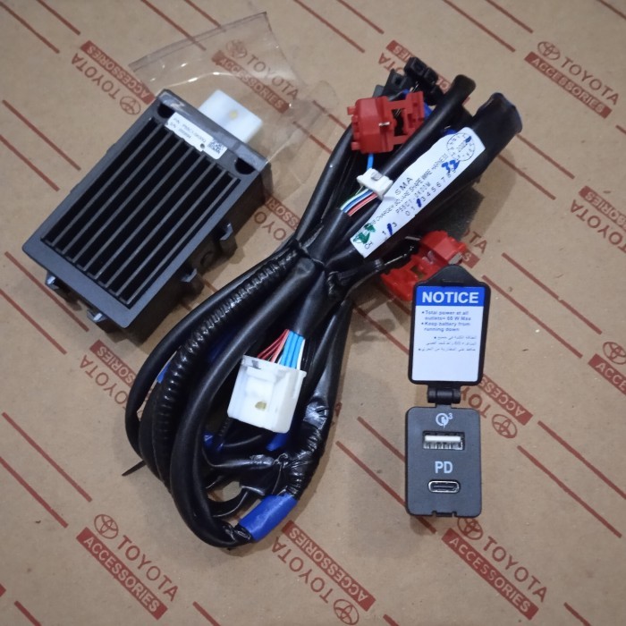 Charger USB Port Mobil Asli Toyota Innova Reborn Fortuner Vrz