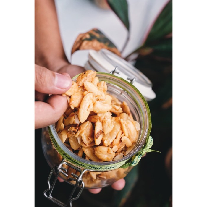 

Walnut Brittle Kue Kering Misol Netto 178 Gr Kemasan Jar Kecil Terlaris