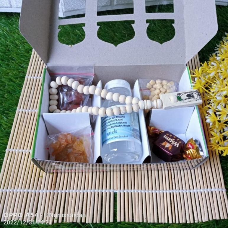 

SPIROS PAKET OLEH OLEH HAJI UMROH EKONOS LENGKAP ISI 50 PAKET