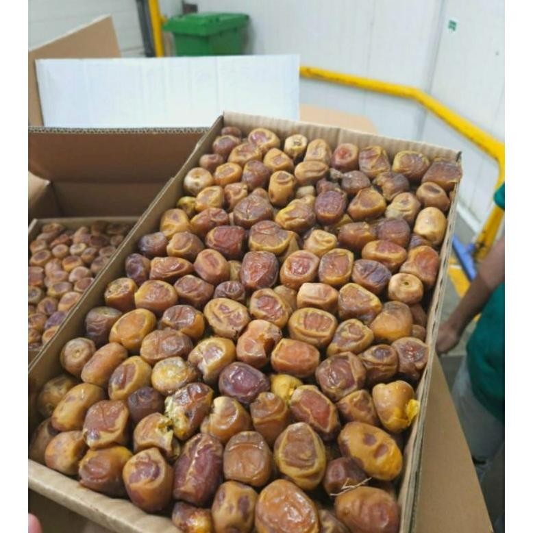

tin- kurma sukari 3 kg sukari al qasim wraping