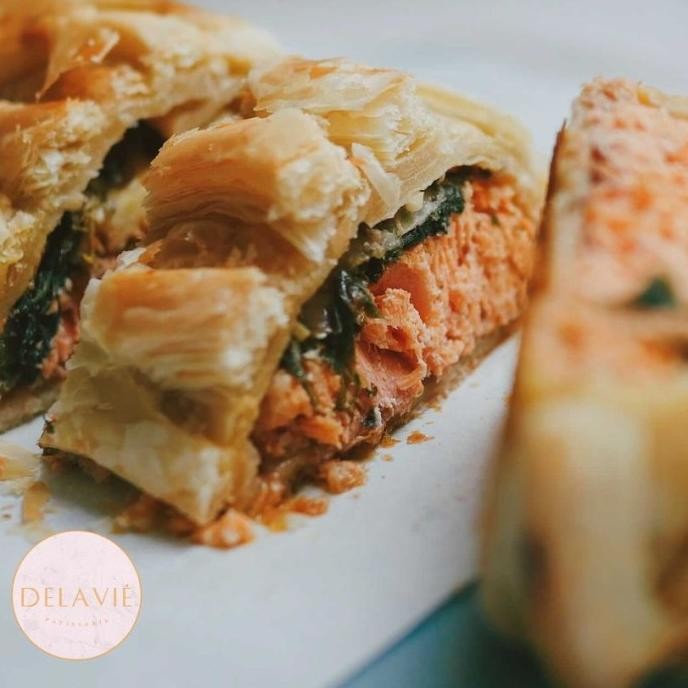 

TERBARU SALMON WELLINGTON (250GR) (DELAVIE PATISSERIE) !!!!!