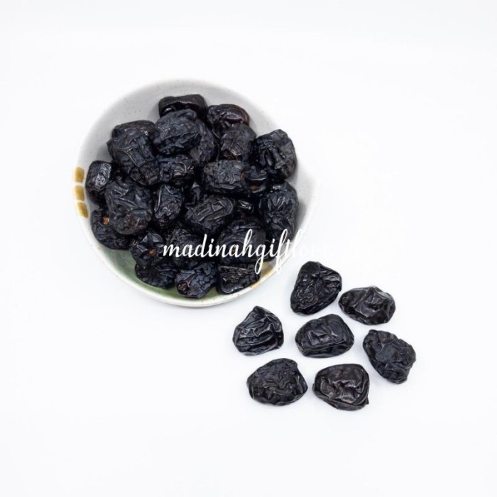 

Kurma Ajwa Madinah Kualitas Premium 1kg Madinahgiftlove