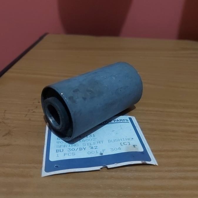 Karet bushing per daun belakang Toyota Dyna BU30