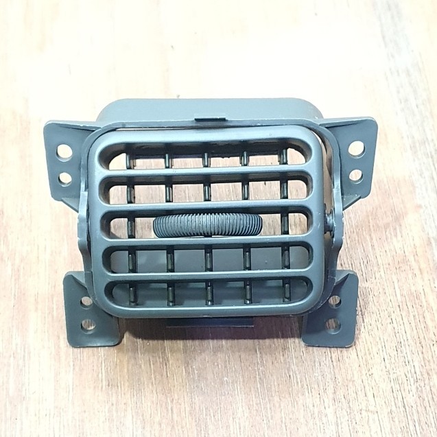 KISI KISI AC DASHBOARD BAGIAN SISI SAMPING KANAN DEPAN SUZUKI BALENO TAHUN 2002