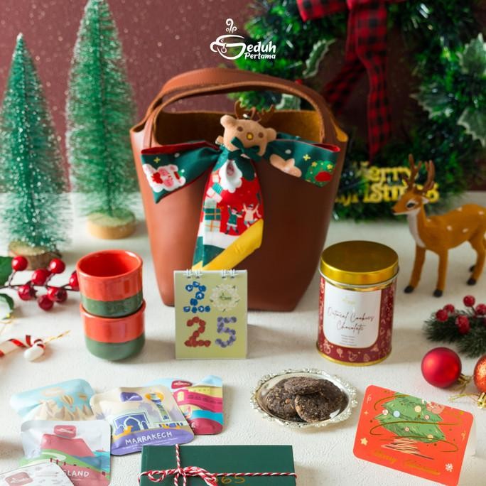 

Grosir Seduh Pertama Christmas Hampers - Hampers Natal & Tahun Baru Christmas Gift New Year Gift Set Parcel Natal