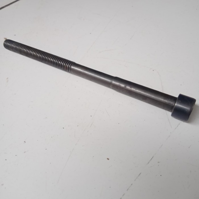 Baut cylinder head Toyota Vios