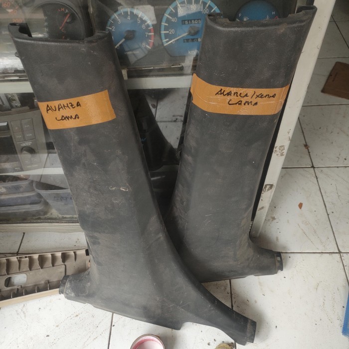 cover seat belt Avanza Xenia lama