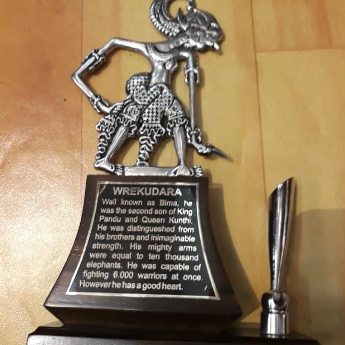 Tempat Pensil Pulpen Meja Kantor Hiasan Meja Kantor Wayang Logam TF