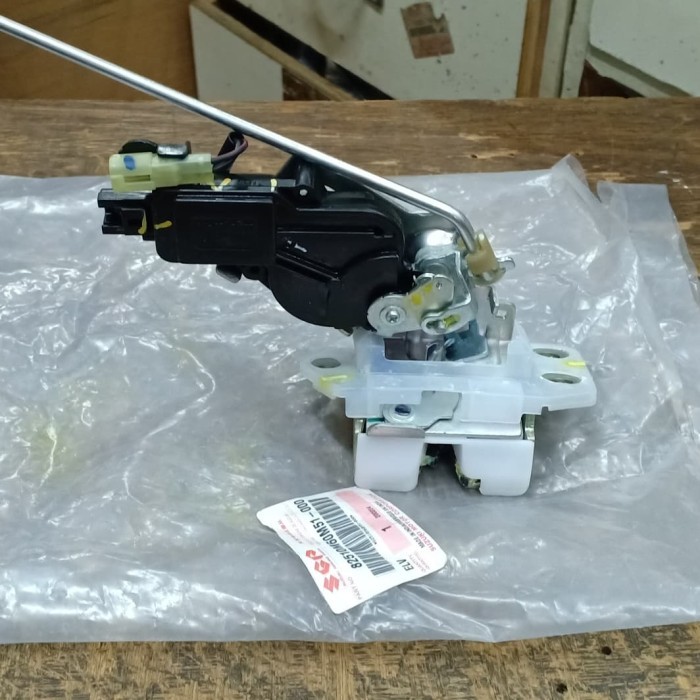 DOOR LOCK BAGASI ERTIGA