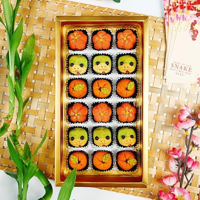 

MYMEALBOX HAMPERS PREMIUM NASTAR CNY 18 PCS PARCEL IMLEK ZODIAC KARAKTER SPECIAL WISJMAN PARSEL