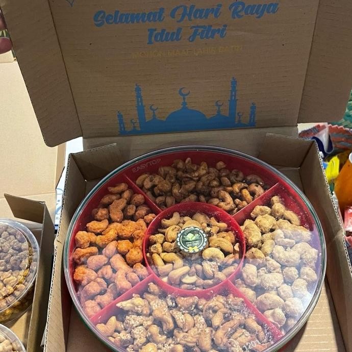 

HAMPERS KACANG MEDE 1 KG PREMIUM 5 RASA