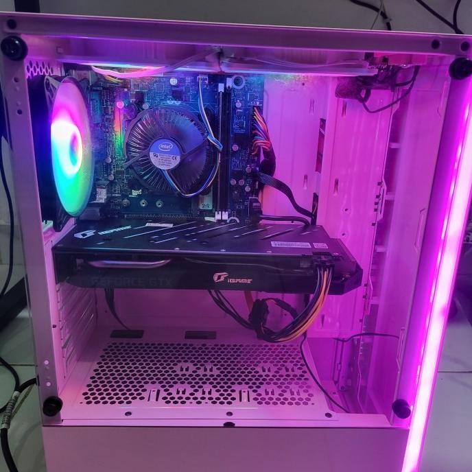 PC Rakitan Gaming Editing. i3 12100F, RX 6600 XT, RAM 16 GB DDR4, SSD NVMe 256 GB, HDD 1 TB, AS01