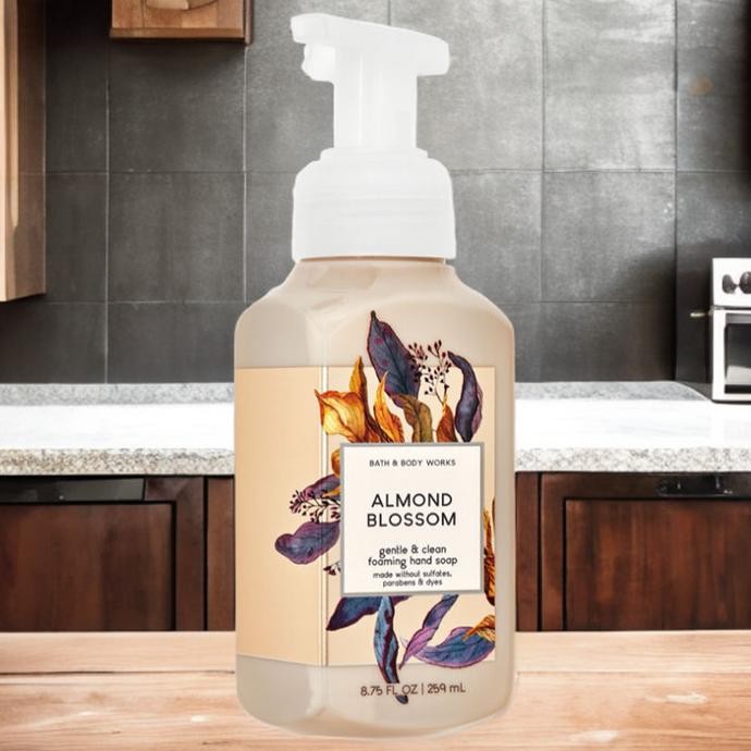 

BATH & BODY WORKS BBW ALMOND BLOSSOM GENTLE FOAMING HAND SOAP 259 ML Berkualitas