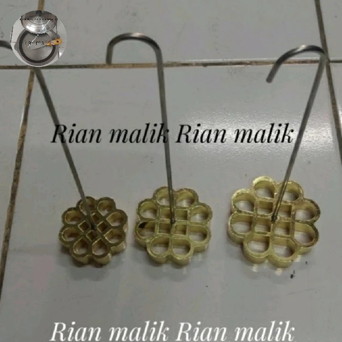 

BEST SELLER 1SET CETAKAN KEMBANG GOYANG CETAKAN SAROJA BAHAN KUNINGAN ISI 3 PCS