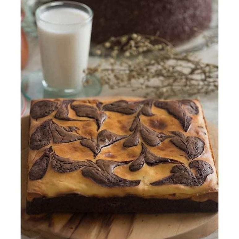 

Chan Patisserie Brownies Cheese Cream Size 20x20cm | Hampers Imlek | Sincia | Chinese New Year