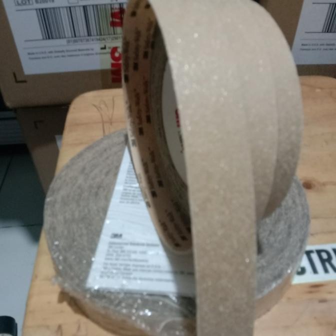 

Ready Anti Slip 3M warna Bining / Clear permukaan kasar 2,5cm