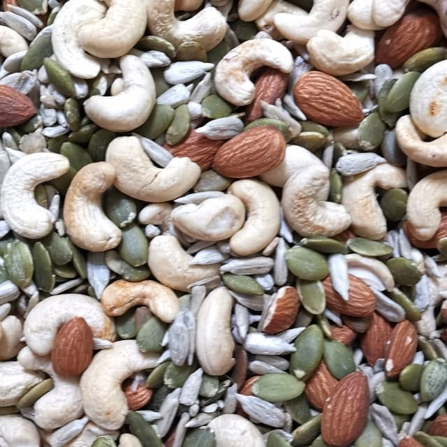 

MIX NUTS AND SEEDS 1KG - KACANG CAMPUR BALIKPAPAN