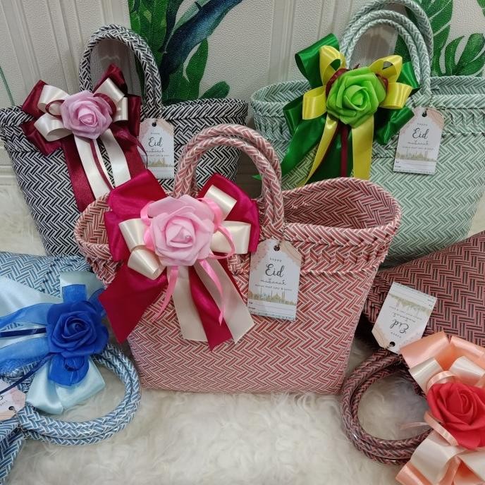 

Terbaru Laris!, Parcel Lebaran Anyam Isi 2 Toples Ina Cookies