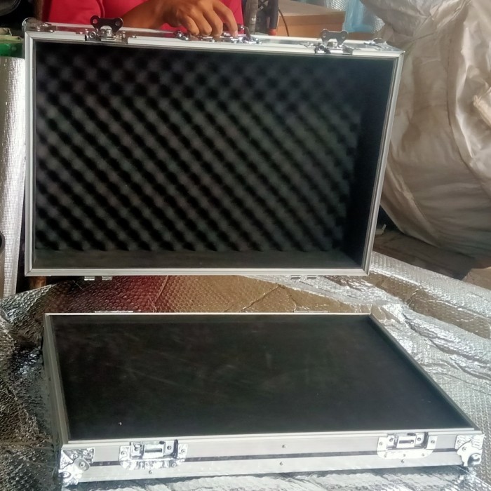 Hard case mixer RCF E16