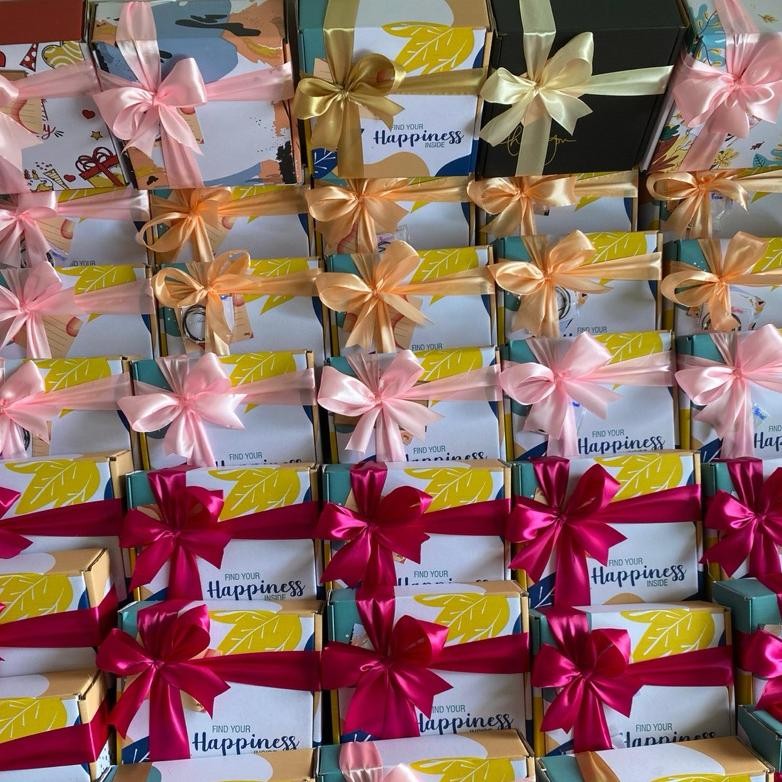 

TERLARIS Kado Boneka Snack Hampers Ulang Tahun Kado Ulang tahun Aniversary Wisuda Kado Valentine Boneka Teddy Bear Buket Mawar Gift Box Hampers ni-22