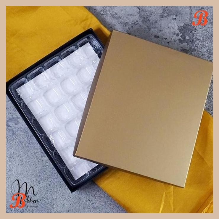 

| NS | BOX EXCLUSIVE NASTAR 20 SEKAT MIKA + PLASTIK VAKUM (EMAS)