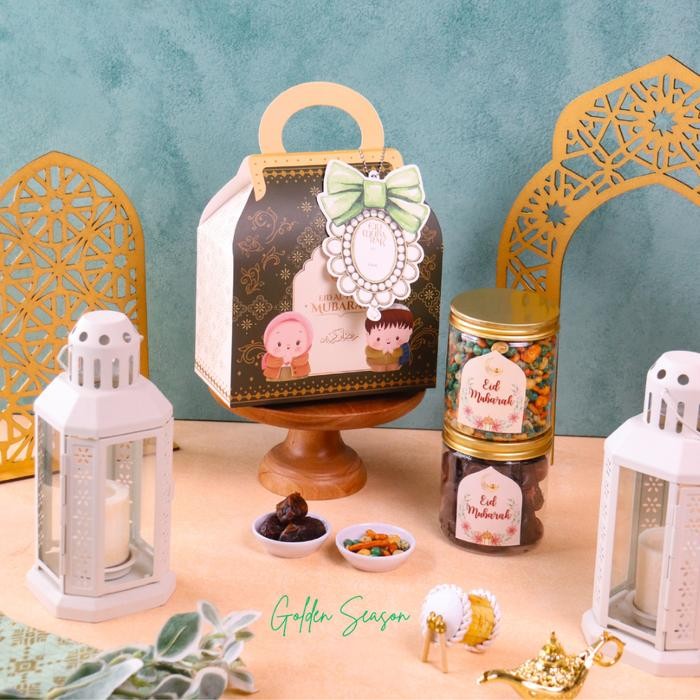 

Limited HAMPERS IDUL FITRI BOX ISI 2 JAR PILIHAN SNACK KUE KERING TAS JINJING - MIX NUTS KURMA Lebaran