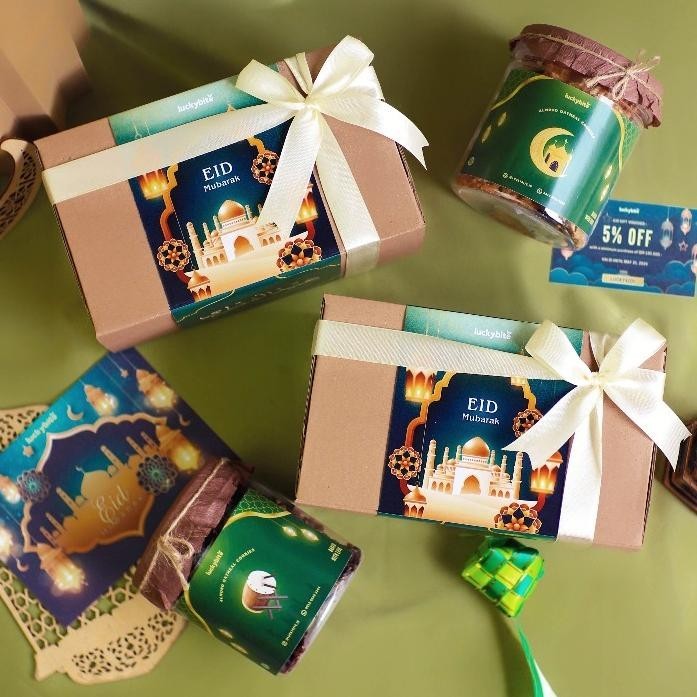 

New! READY STOCK !! Hampers Lebaran Idul Fitri / Parcel Lebaran Ramadhan / Eid Hampers - Cookies 2 Jar FREE KARTU PITA VOUCHER BUBBLE WRAP LUCKYBITE Idul Fitri