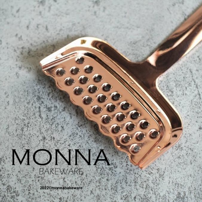 

SIAP KIRIM PARUTAN KEJU / PARUTAN KEJU GONDRONG / CHEESE GRATER MONNA BAKEWARE