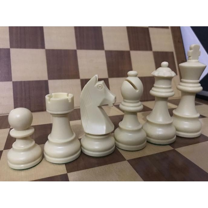 BIG SALE SET CATUR PLASTIK KUDA DGT - DGT CHESS PIECES - CATUR STANDAR NASIONAL !!!!!