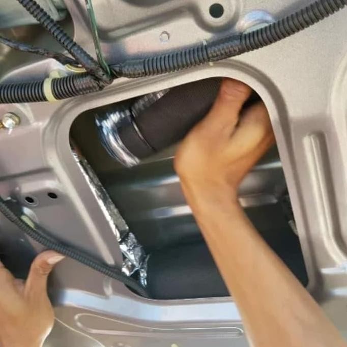Innova Reborn Peredam Pintu Belakang Bagasi Mobil