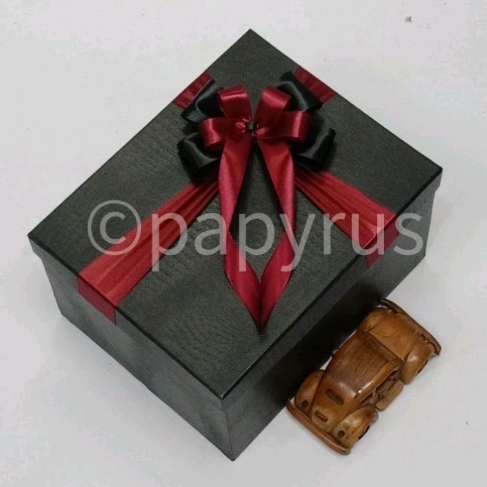 

Papyrus 20X25 Tinggi 15Cm Kotak Kado Gift Box