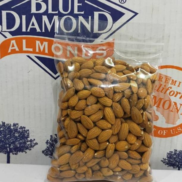 

ALMOND MENTAH KUPAS 500 gr (First Grade)