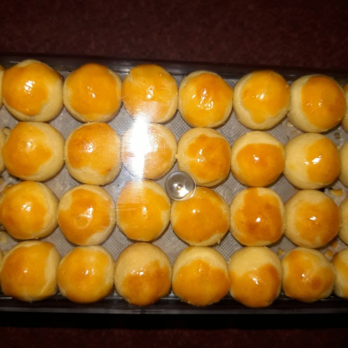

NASTAR YENNI CAKE 350 GR TOPLES PERSEGI PANJANG DENGAN WIJSMAN BUTTER