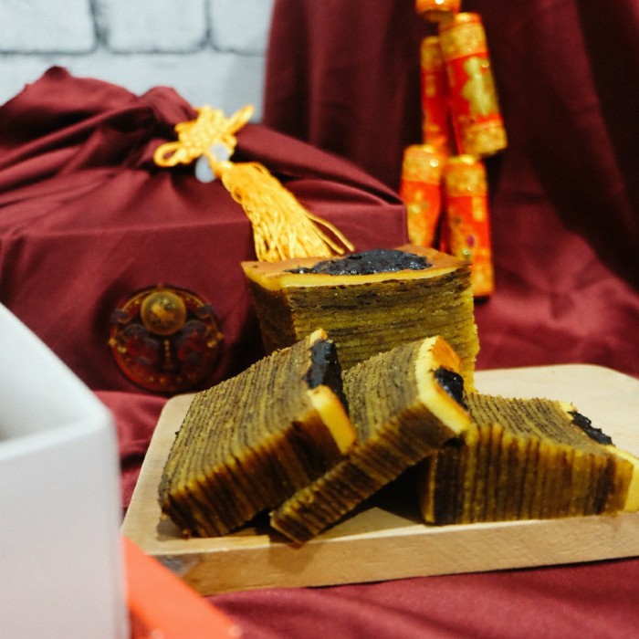 

HAMPERS PARCEL IMLEK CNY KUE LAPIS PLUM KUE KERING DIJAMIN ENAK