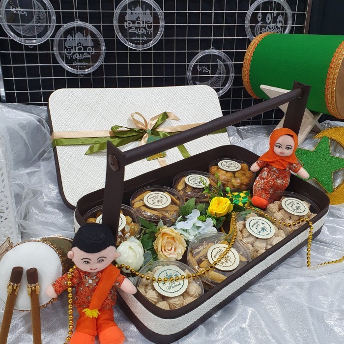 

BOX HAMPERS LEBARAN KUE KERING MAKANAN PARCEL IDUL FITRI BESAR